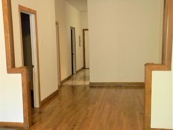 3rd image of 1221 N Rockwell St APT 1
