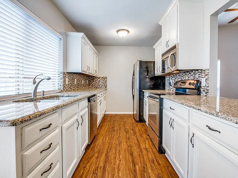 1113 San Antonio Ct — Photo 3