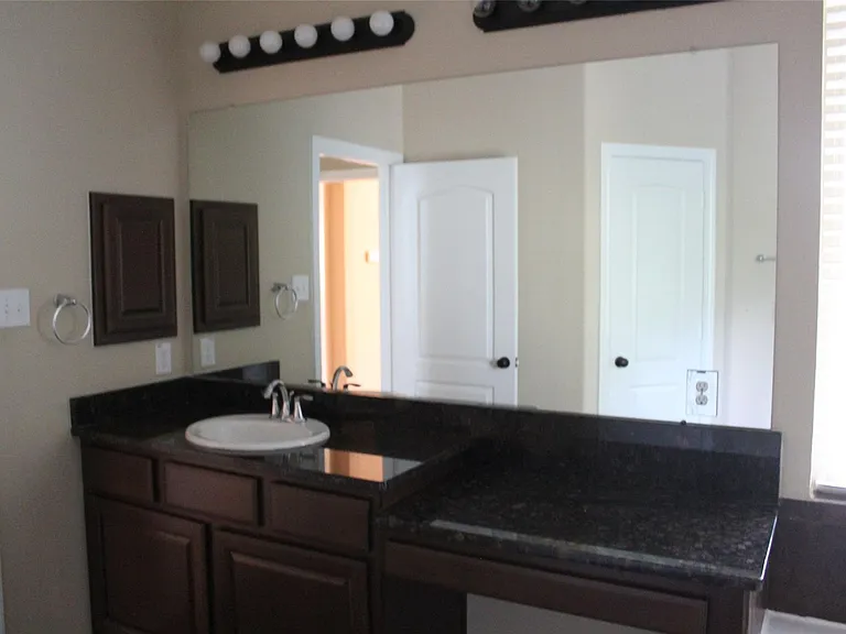 22 Cheswood Manor Dr — Photo 12