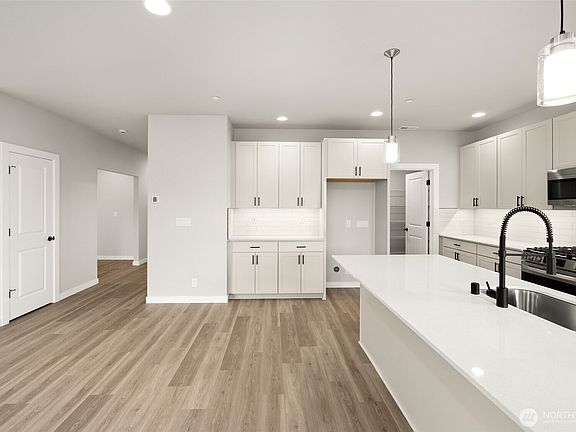 5th image of 13914 178th Street Ct E #64