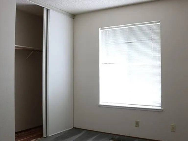 3591 Woodley Dr — Photo 12