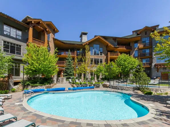 2202 Gondola Way #303, Whistler, BC V8E 0M7