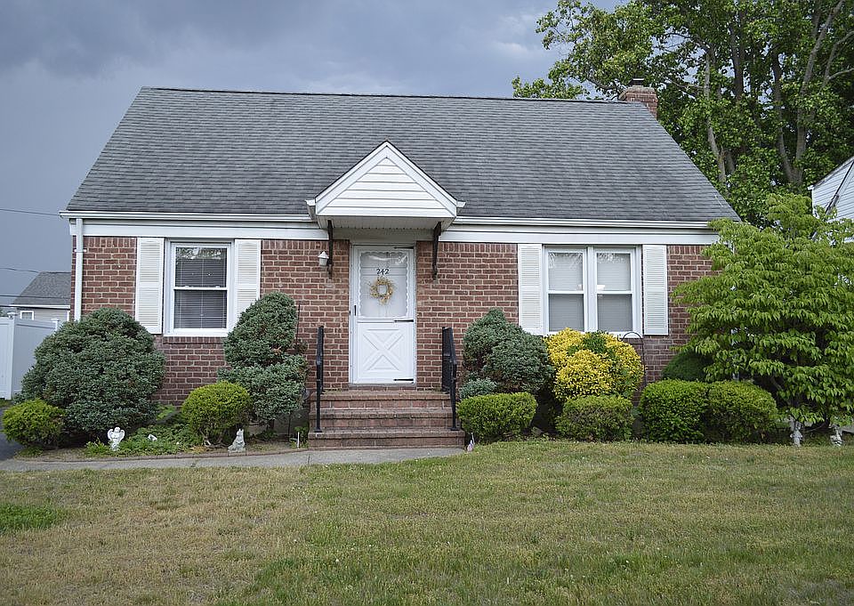 1st image of 242 Cornwell Ave