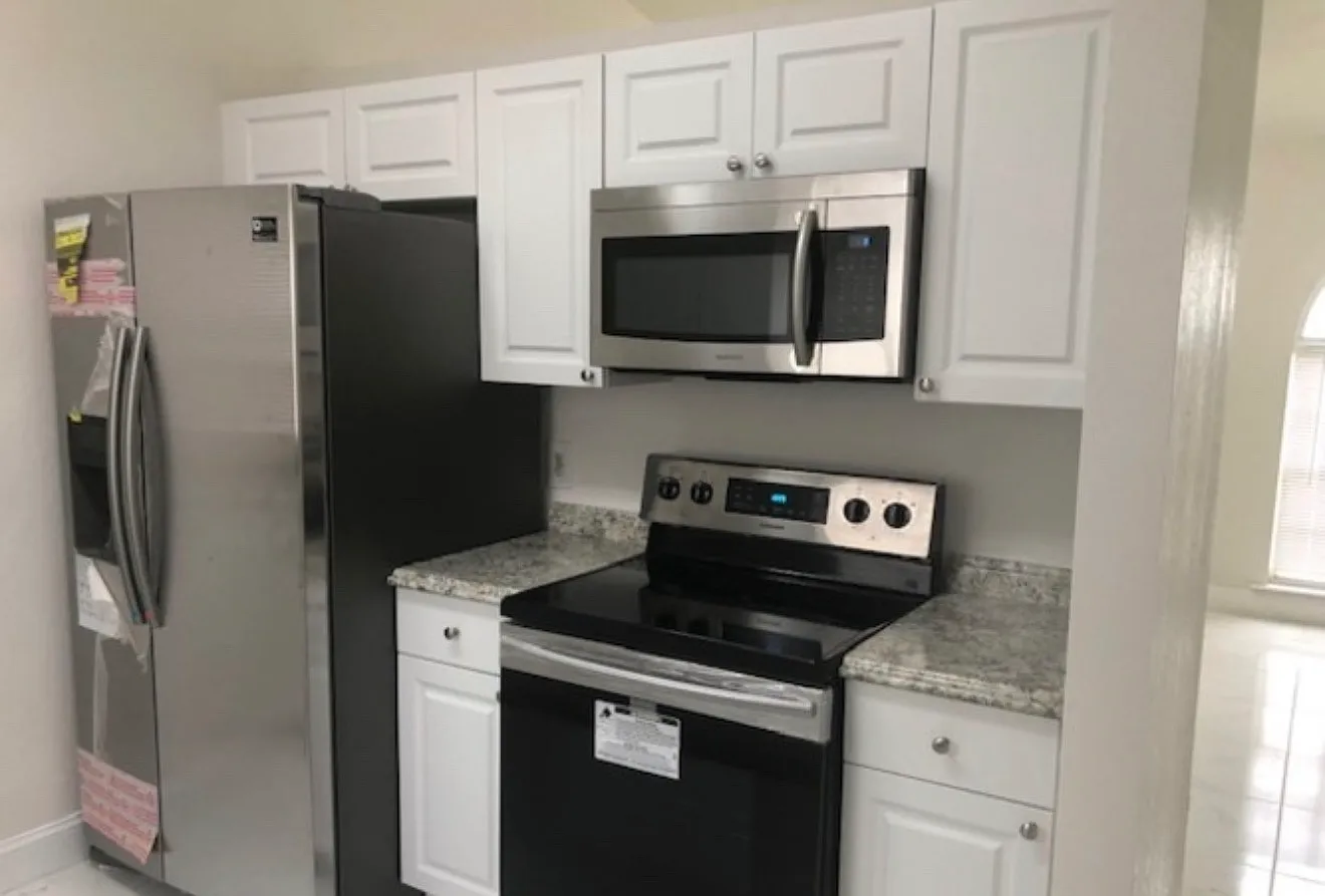 3 bed, 1100 sqft, $1,550 — Photo 1
