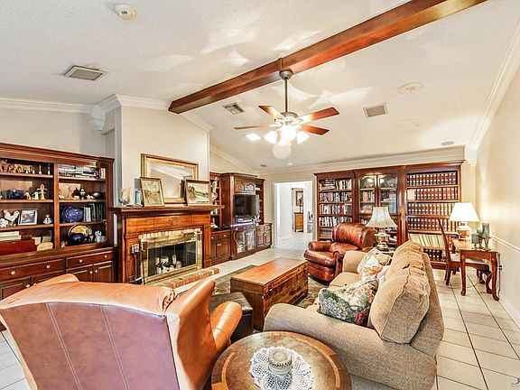 3rd image of 407 Parkside Dr