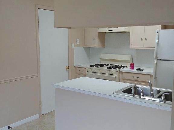 4th image of 4700 Sagebrush Trl #B