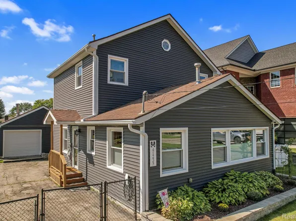 41235 Belvidere St, Harrison Township, MI 48045