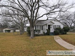 1019 Howard St, Taylor, TX 76574