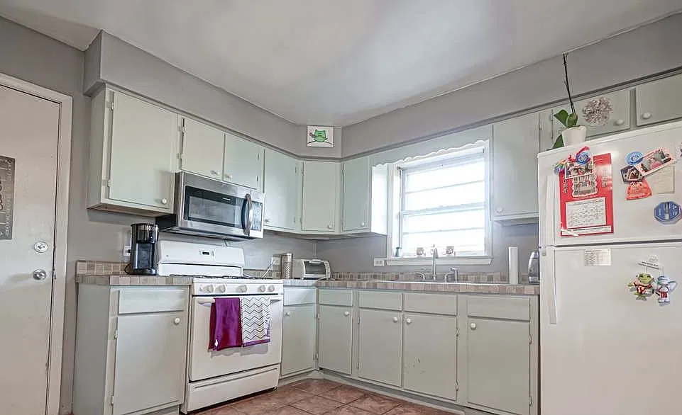 3 bed, 1.5 bath, 900 sqft, $1,850 — Photo 3