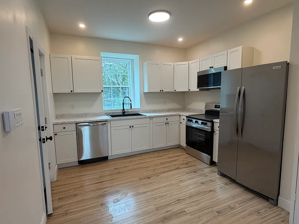 42 Johnston Ave #10