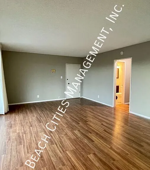 2033 E 3rd St #1B — Photo 12