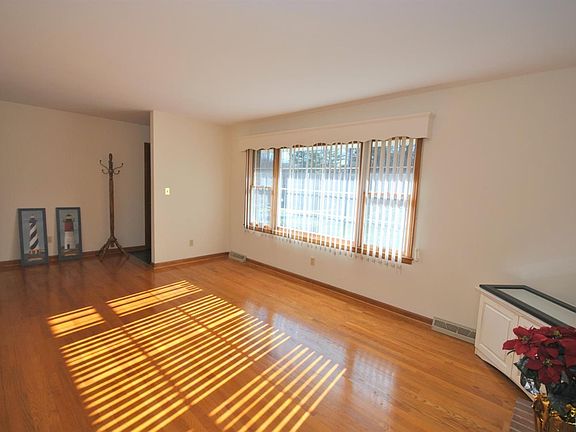 3rd image of 155 Poplar Terrace Dr