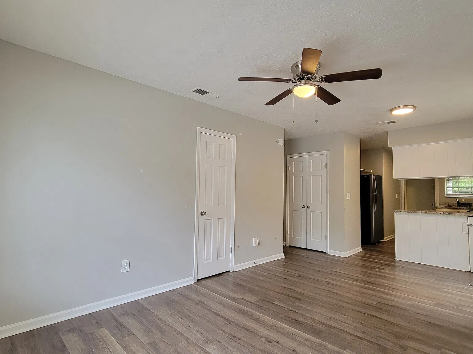 2 bed, $1,025 — Photo 1