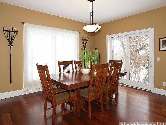 5th image of 906 Kirkwood Way N