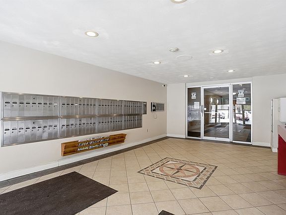 3rd image of 1321 Worcester Rd APT 201