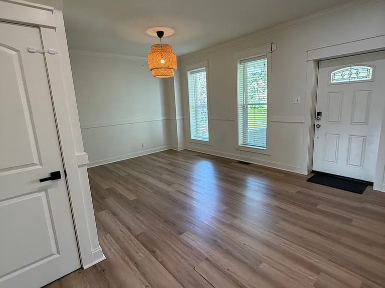1262 Indianola Ave — Photo 6
