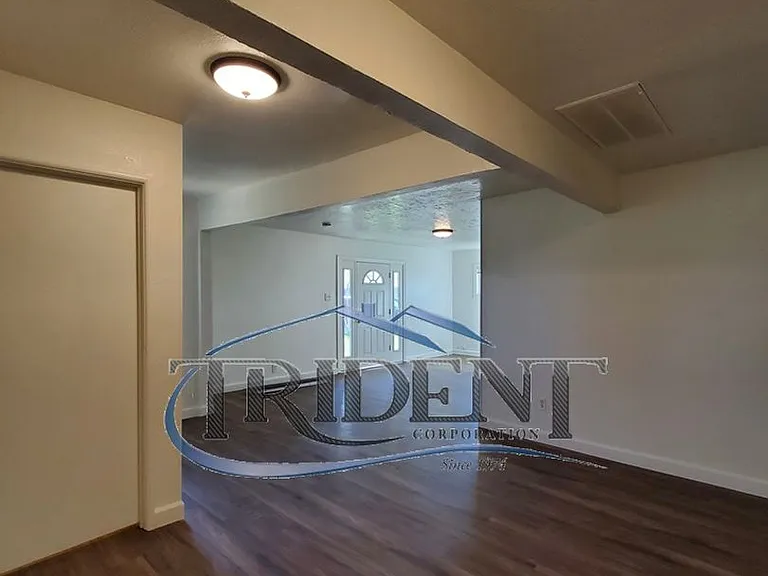 1821 Duplex Sierra Sierra #&-1825 — Photo 3