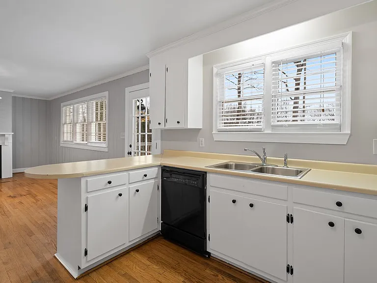 11 Howell Rd — Photo 3