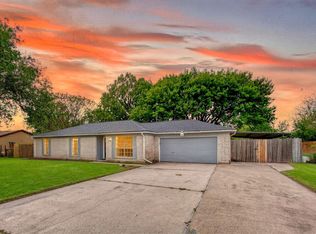 1910 Coupland Dr, La Porte, TX 77571