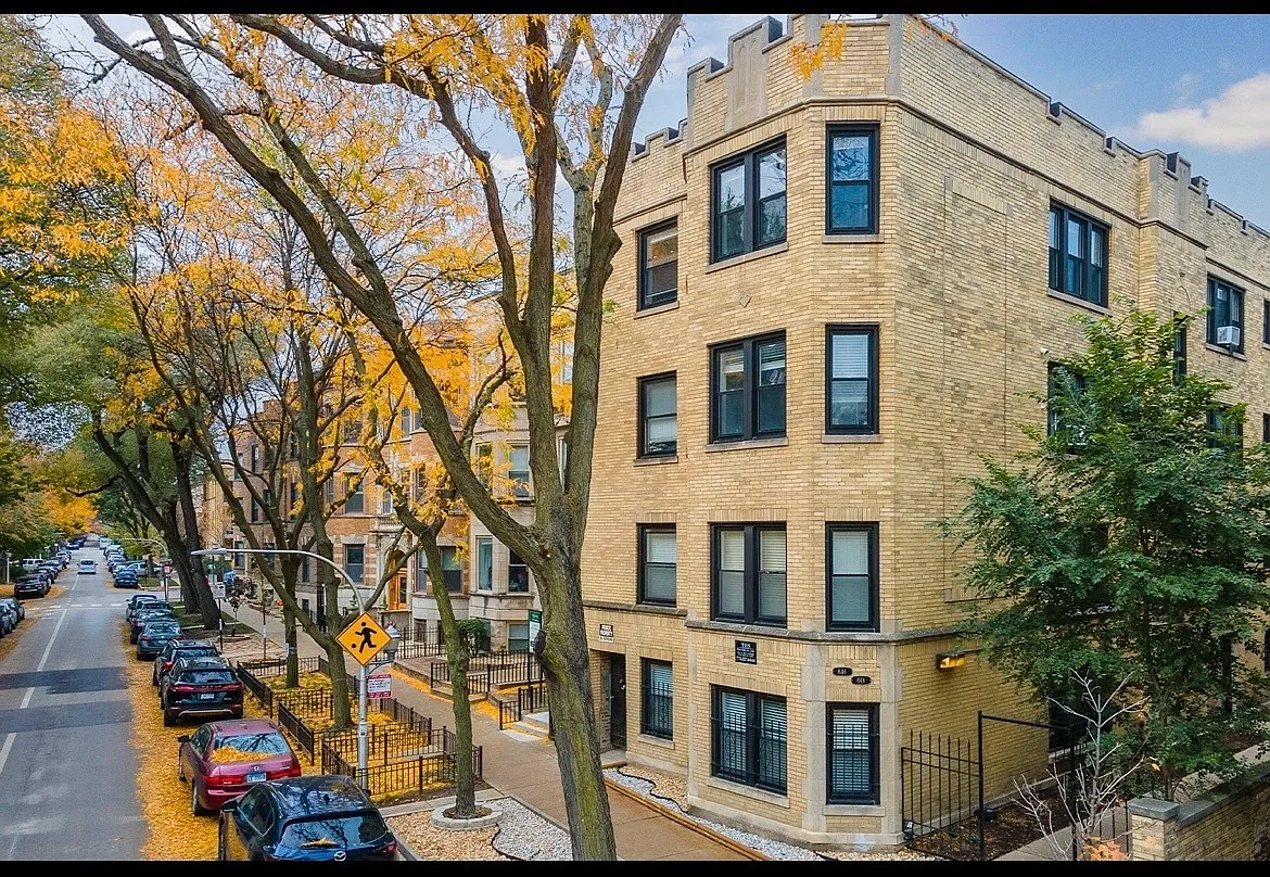 Building Photo - 648.5 W Roscoe St #3N