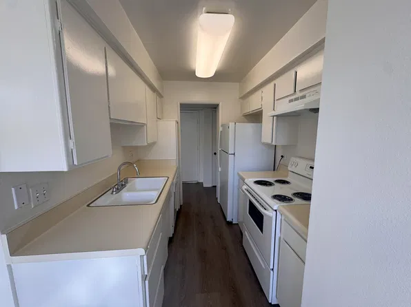 Barrington Kiowa, 11668 Kiowa Ave #41bf08001, Los Angeles, CA 90049