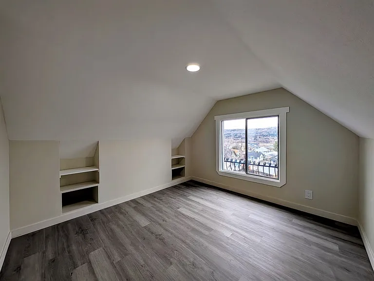 330 Roosevelt Ave — Photo 8