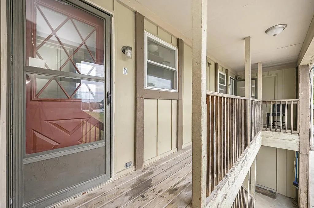 3800 SW 8th St. Terrace — Photo 4