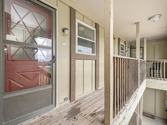 4th image of 3800 SW 8th Street Ter Unit D