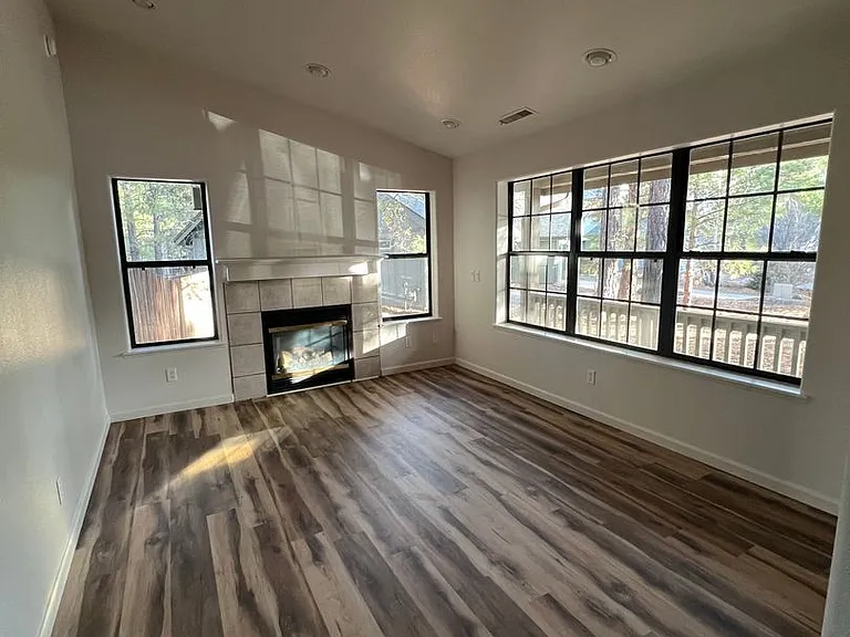 108 W Gold Rush Trl — Photo 2