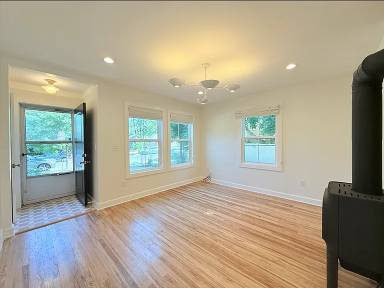 262 E Browning Ave — Photo 5