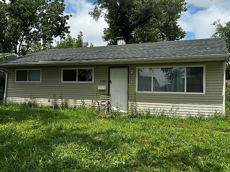 Andrews Dr — Photo 1