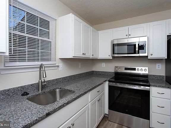 5th image of 3 Oakside Ln