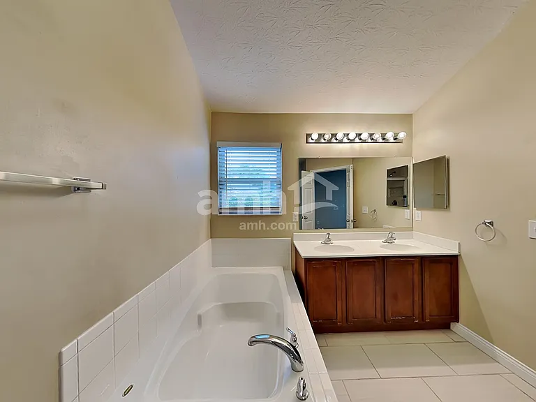 270 Huntington Dr — Photo 13