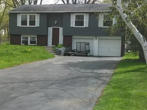 6 Bishopgate Dr, Rochester, NY 14624