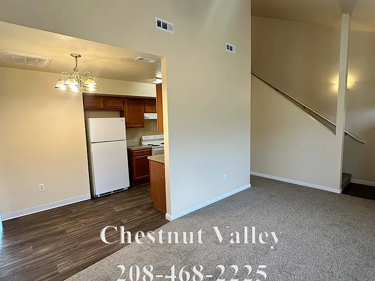 1251 E Sharons Loop — Photo 2