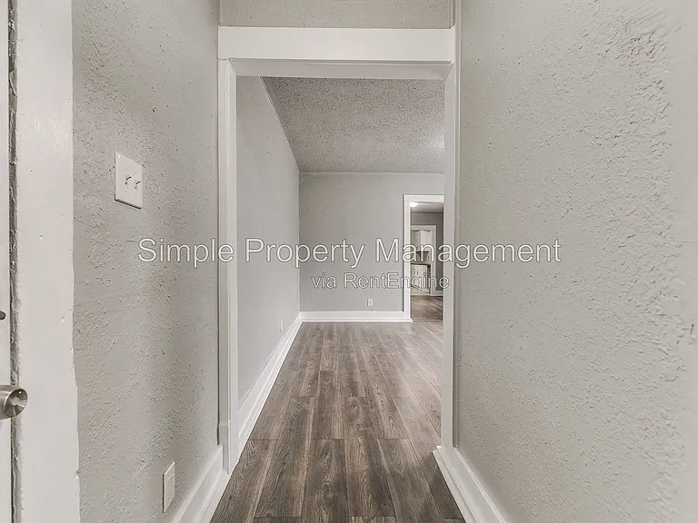 1728 NE Euclid St — Photo 5
