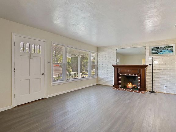 4th image of 1938 W Alpine Ave