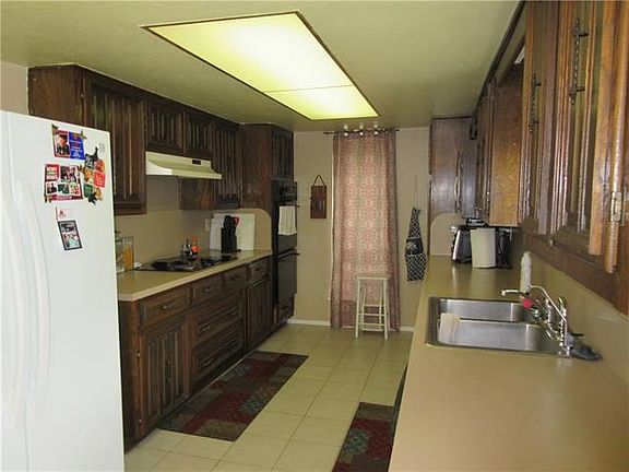 4th image of 1212 Laurie Ave