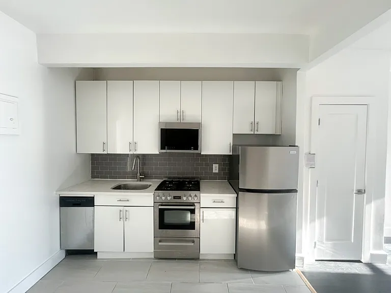 320 E 126th St #5E — Photo 2