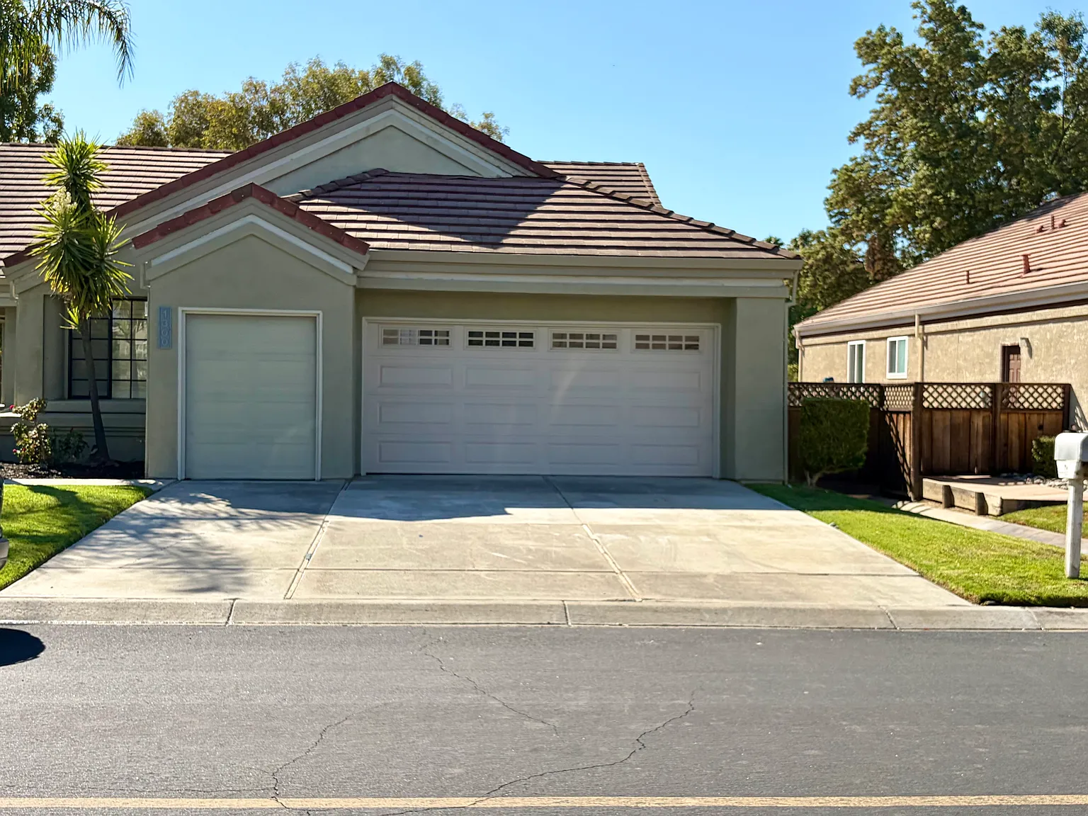 3 bed, 1931 sqft, $3,950 — Photo 2