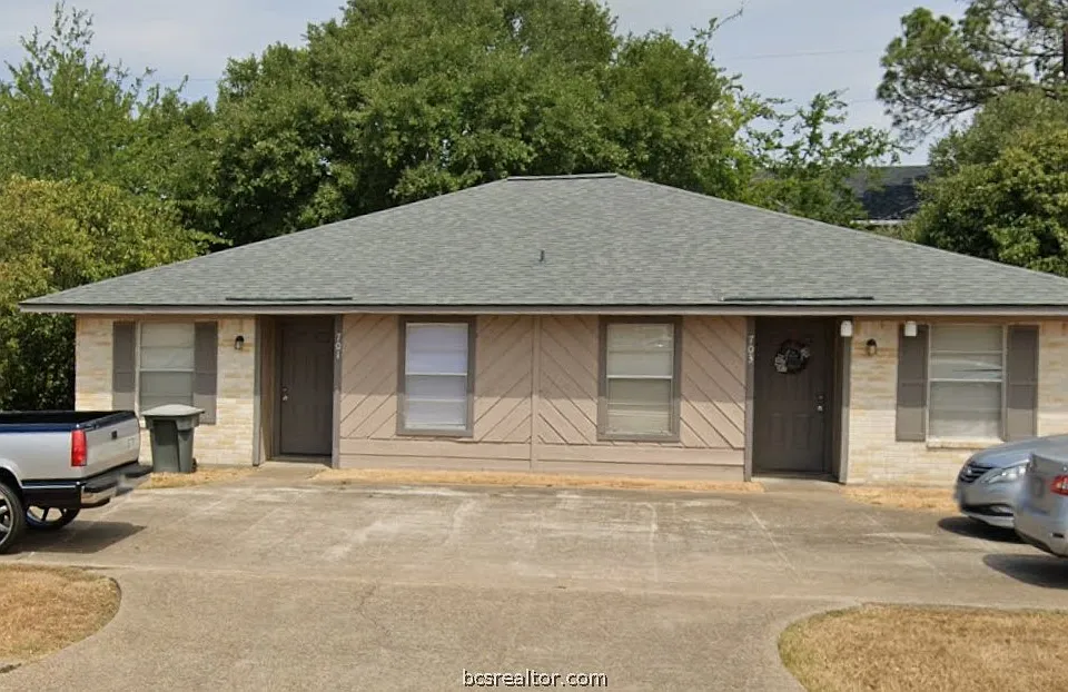 701 San Saba Dr