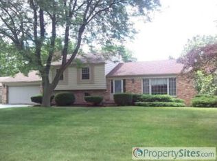 2515 Redwood Dr, Flushing, MI 48433