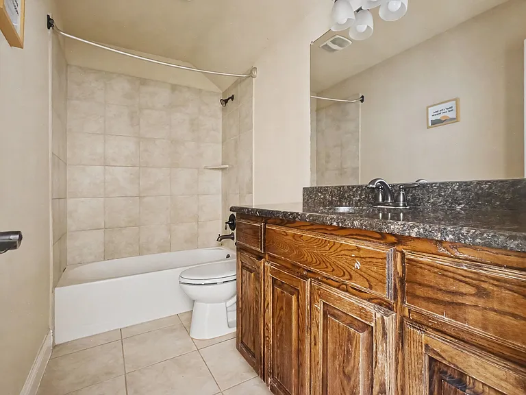 604 Darby Ln — Photo 43