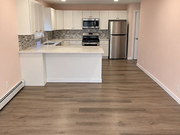 2nd image of 186 Governor St Floor 2