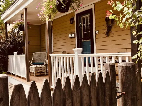 21 Park St, Freeport, ME 04032