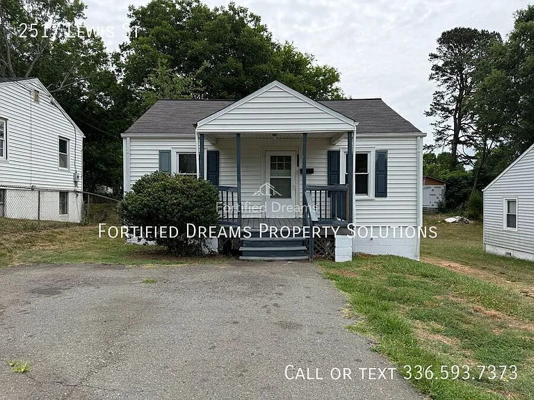 2517 Lewis St — Photo 1