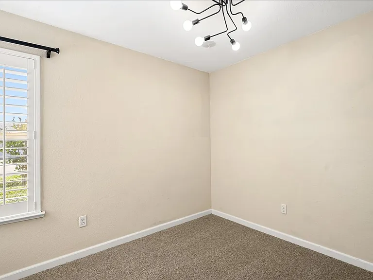 1002 Bay Terrace Dr — Photo 5