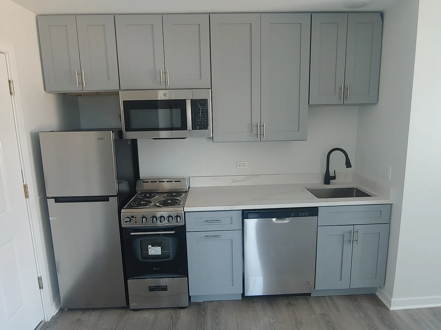 1 bed, 480 sqft, $1,300 — Photo 2