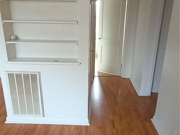 4th image of 2312 Davue Circle