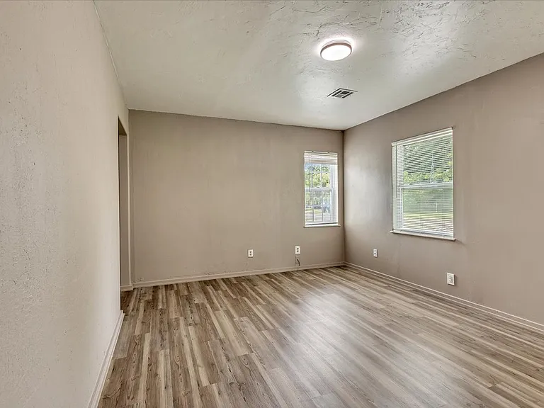 1536 SW 52nd St — Photo 17